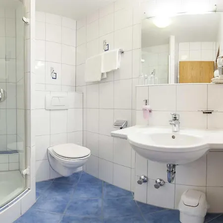 Hotel-gasthof Krone غريدينغ